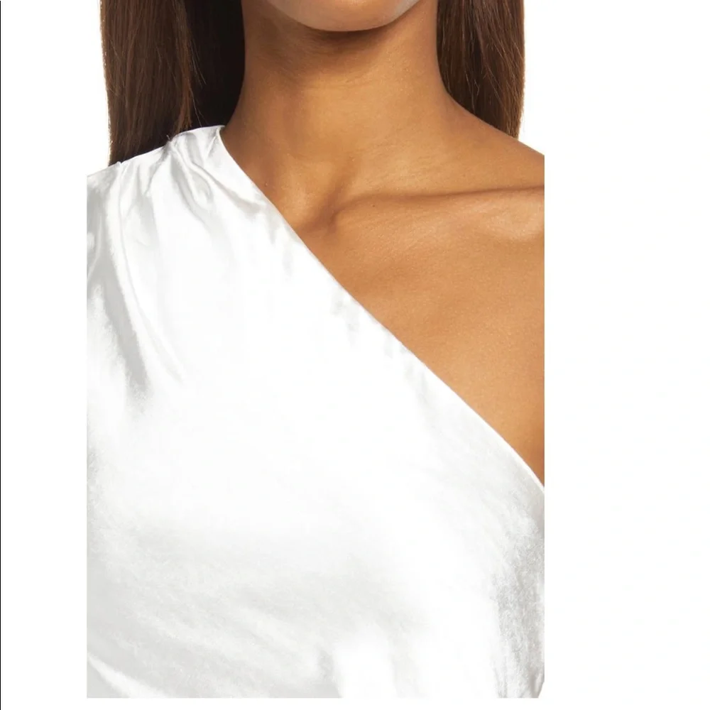 Revolve | Elliatt Cassini dress in ivory - Picture 2 of 7